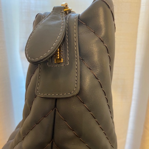 Like new! Vintage Chanel Navy chevron - Picture 10 of 16